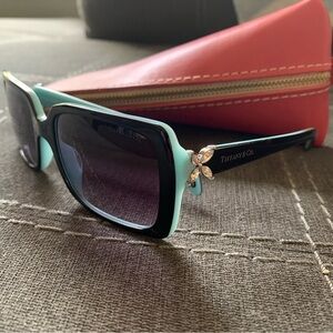 Tiffany & Co. Sunglasses with Portland Leather pouch